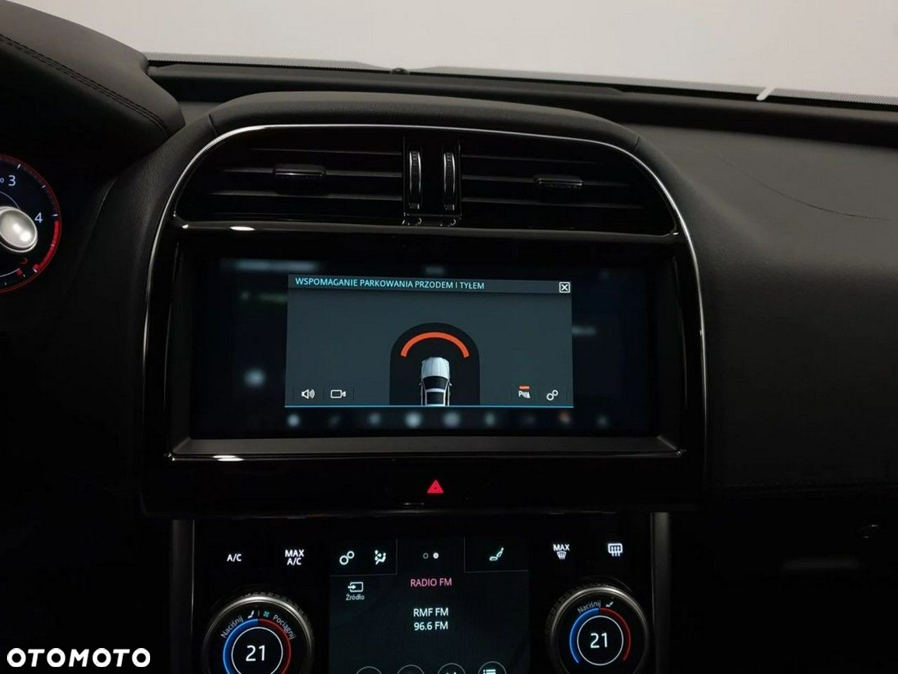 Jaguar XE 2.0 D180 SE - 24