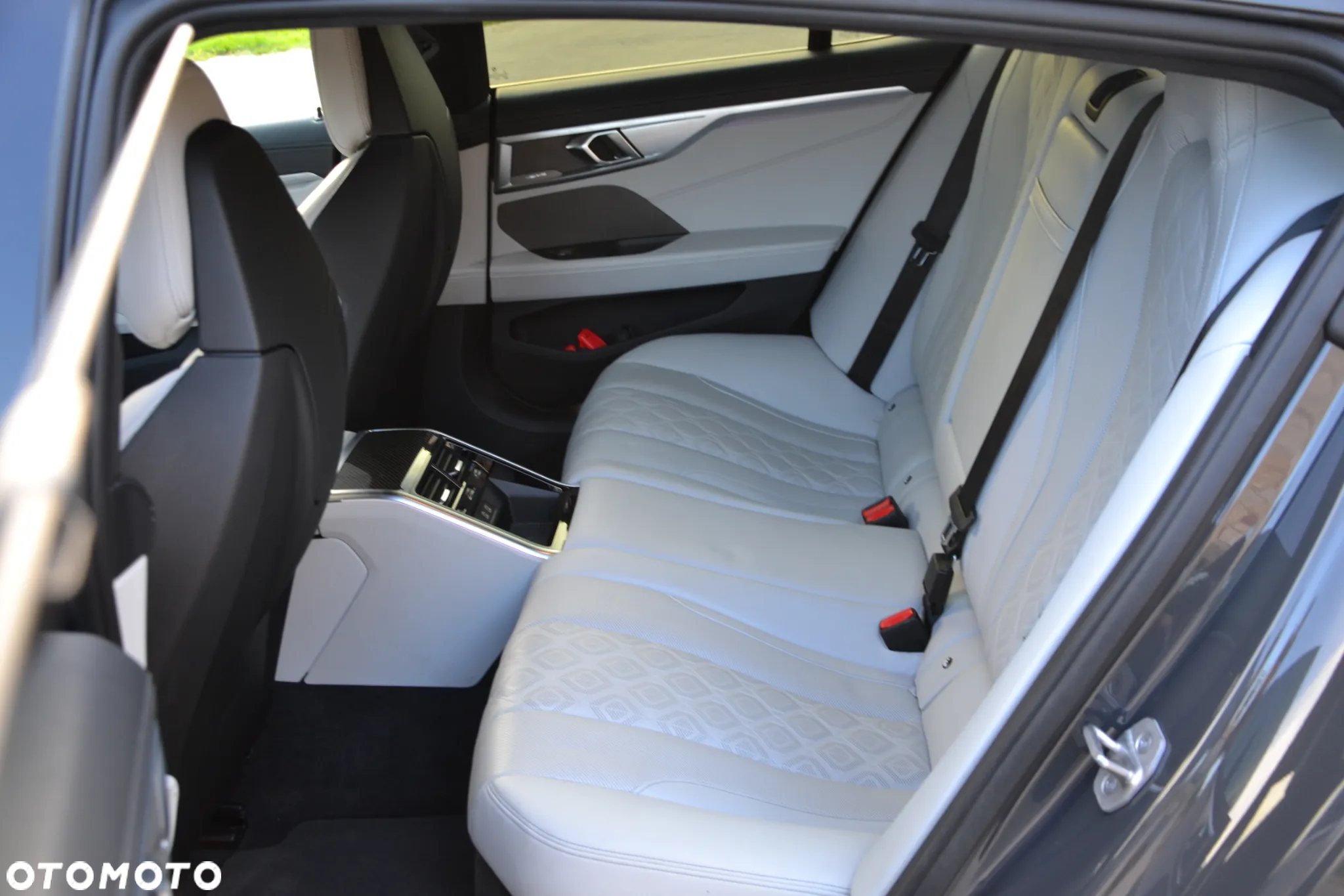BMW M8 Standard - 16