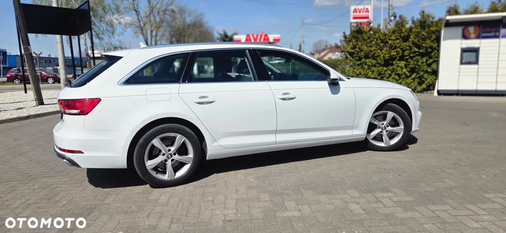 Audi A4 Avant 40 TFSI S tronic - 16