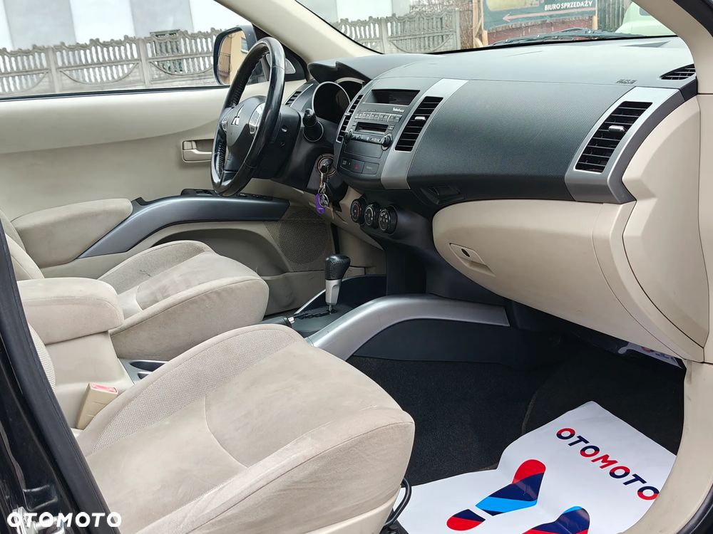 Mitsubishi Outlander 2.4 4WD CVT Intense - 18