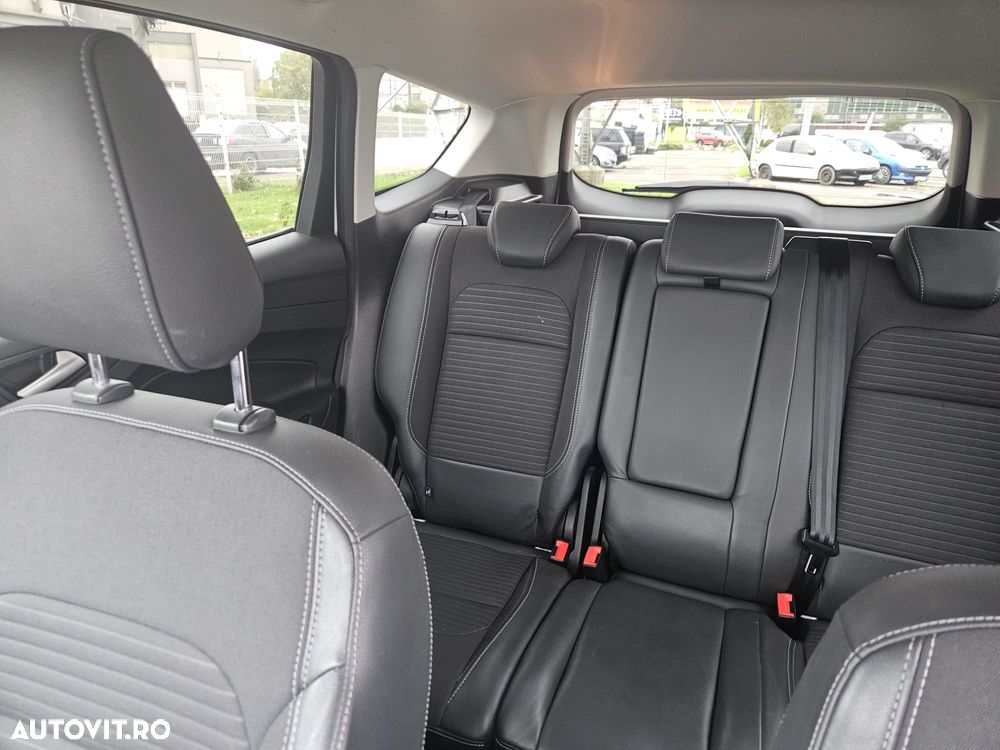 Ford Kuga - 12