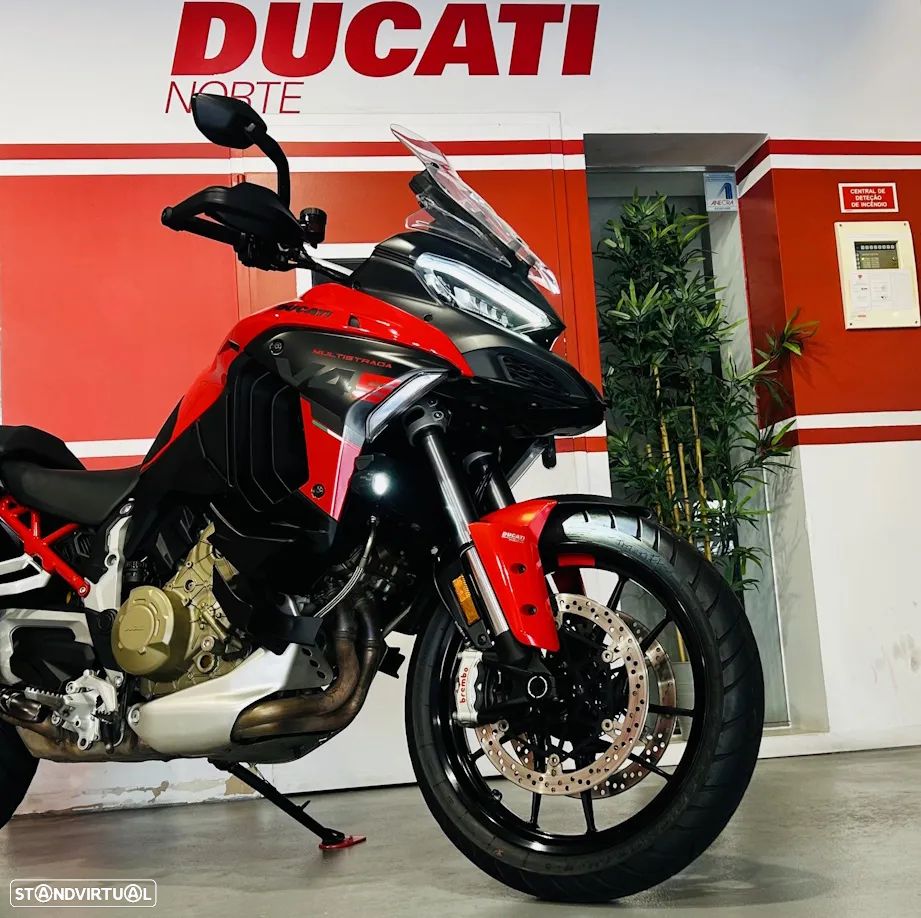 Ducati Multistrada V4 S Essential - 1
