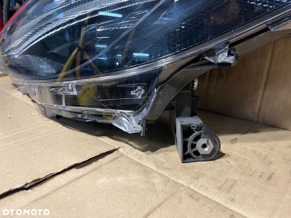 Lampa lewa przednia TOYOTA COROLLA CROSS FULL LED - 6