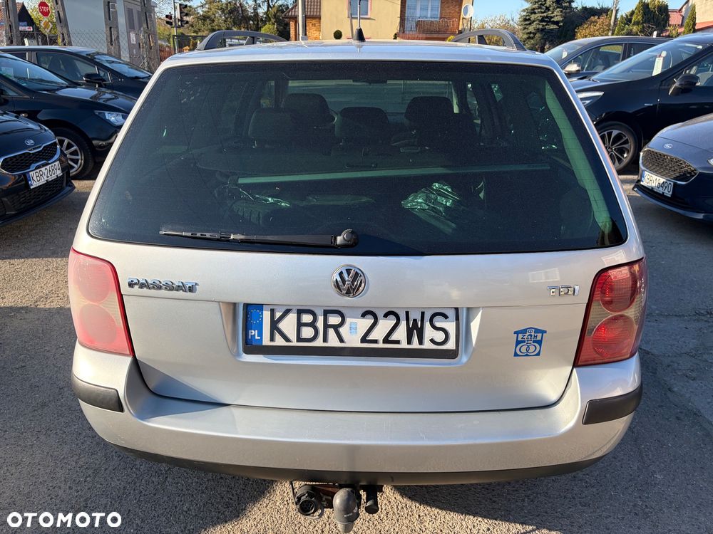 Volkswagen Passat 1.9 TDI Comfortline Family - 11