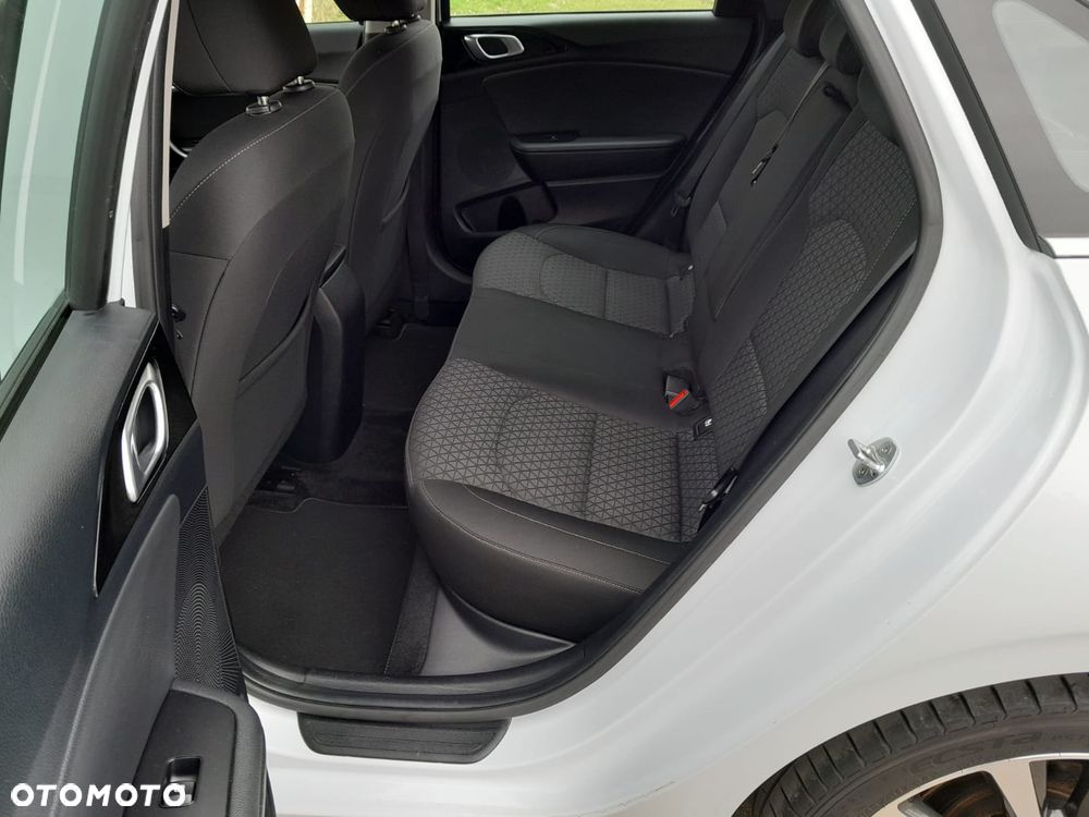 Kia Ceed - 8