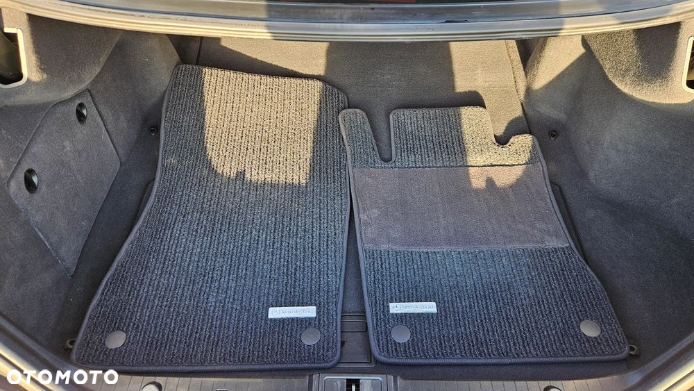 Mercedes-Benz Klasa E 320 Elegance - 33