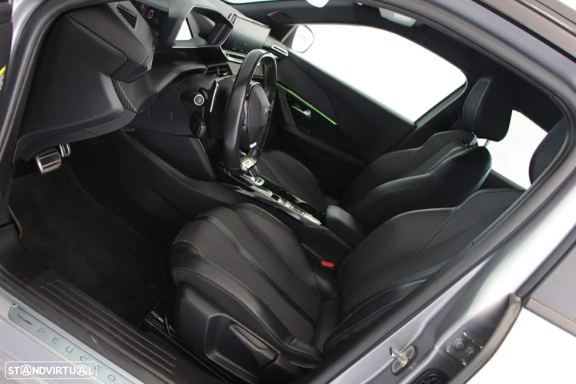 Peugeot 2008 1.5 BlueHDi GT EAT8 - 27