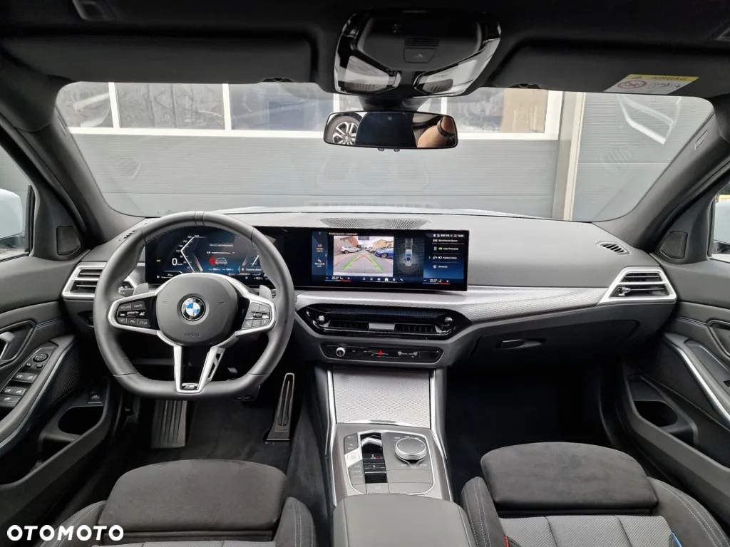BMW Seria 3 330i xDrive M Sport - 32