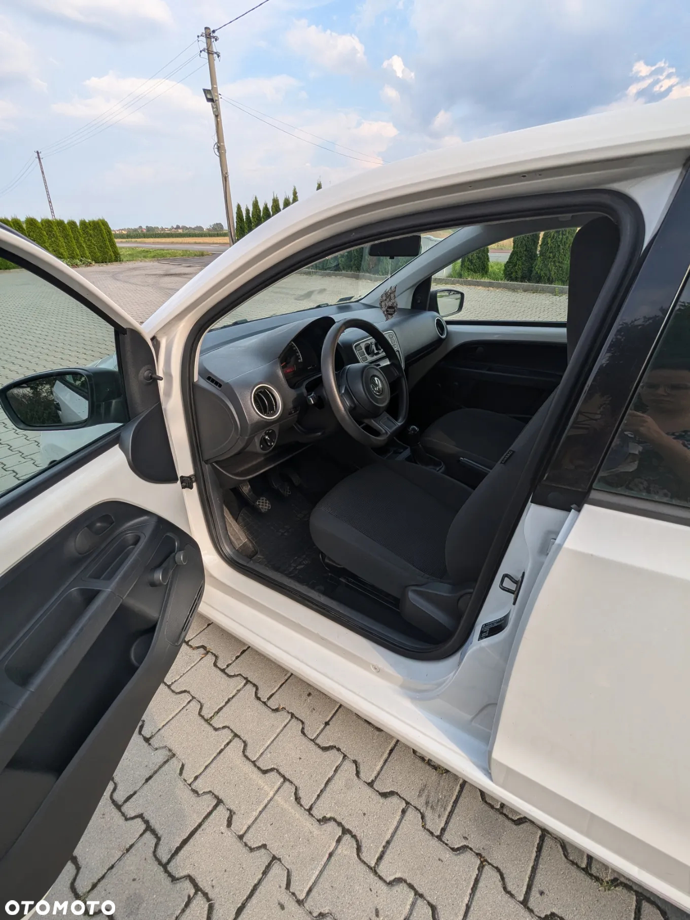 Volkswagen up! (BlueMotion Technology) move - 11