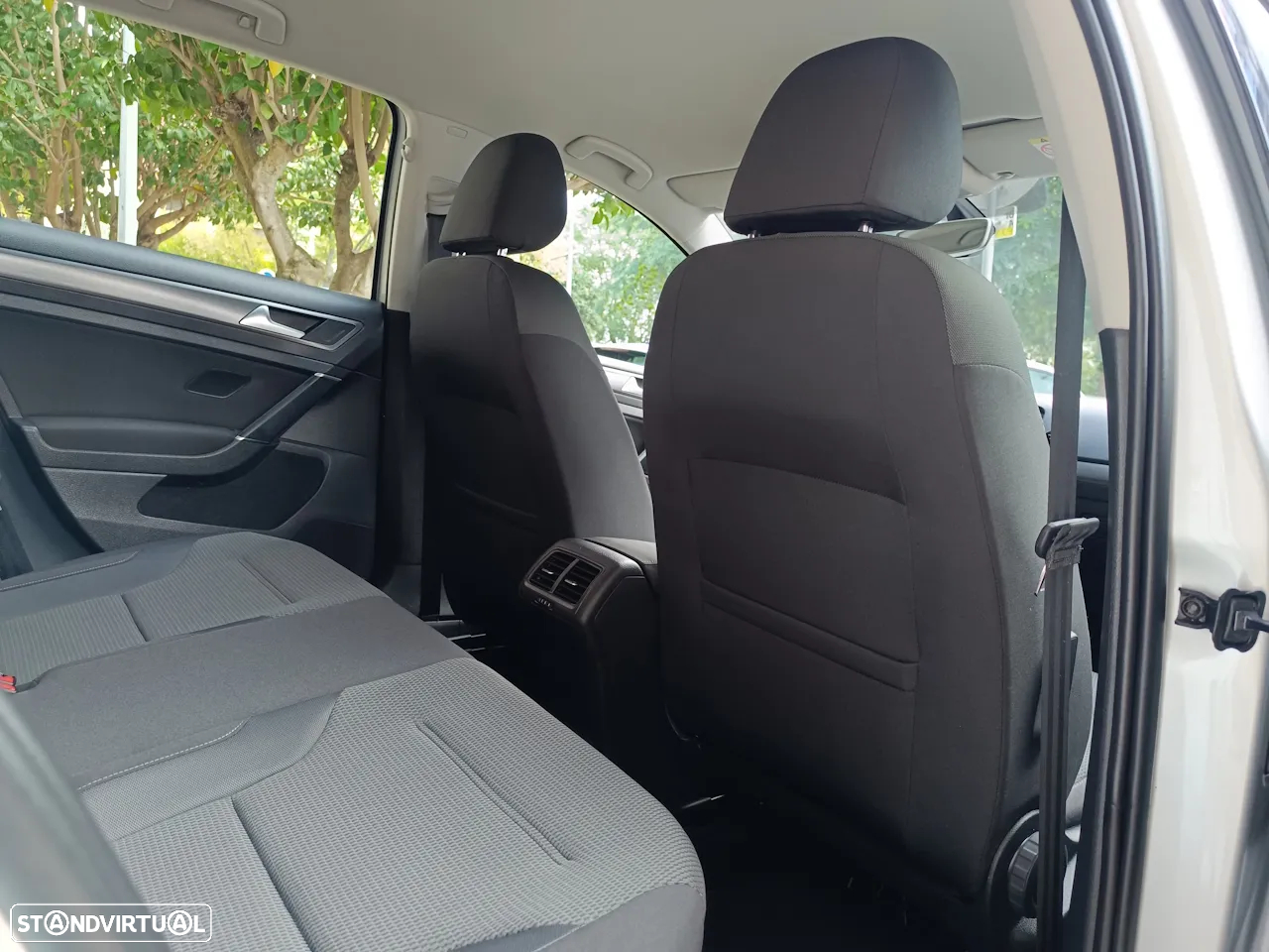 VW Golf 1.6 TDI Confortline - 31