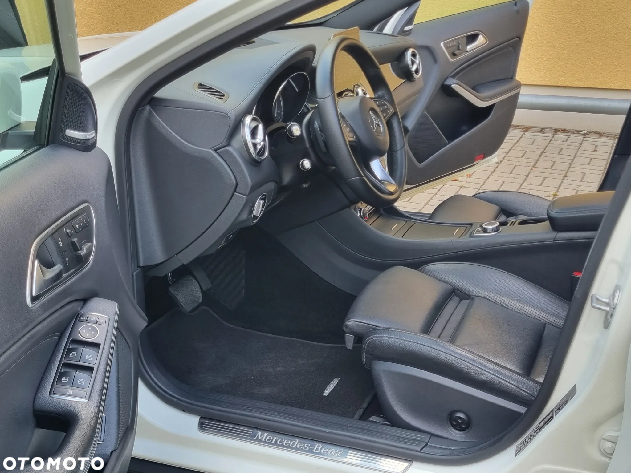 Mercedes-Benz GLA 250 7G-DCT Urban - 26