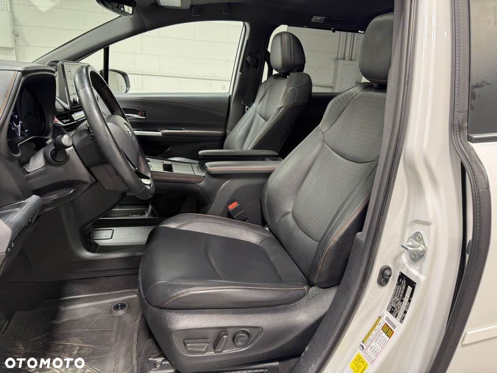 Toyota Sienna - 8