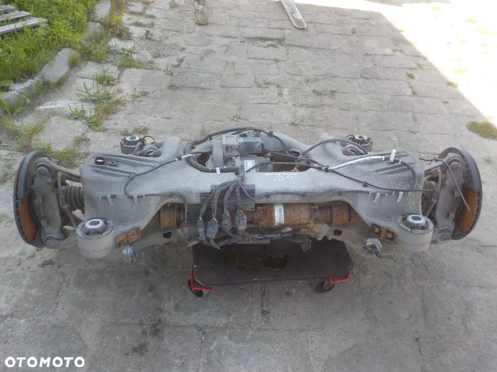 RANGE ROVER SPORT L494 BELKA ZAIEWSZNIA TYŁ