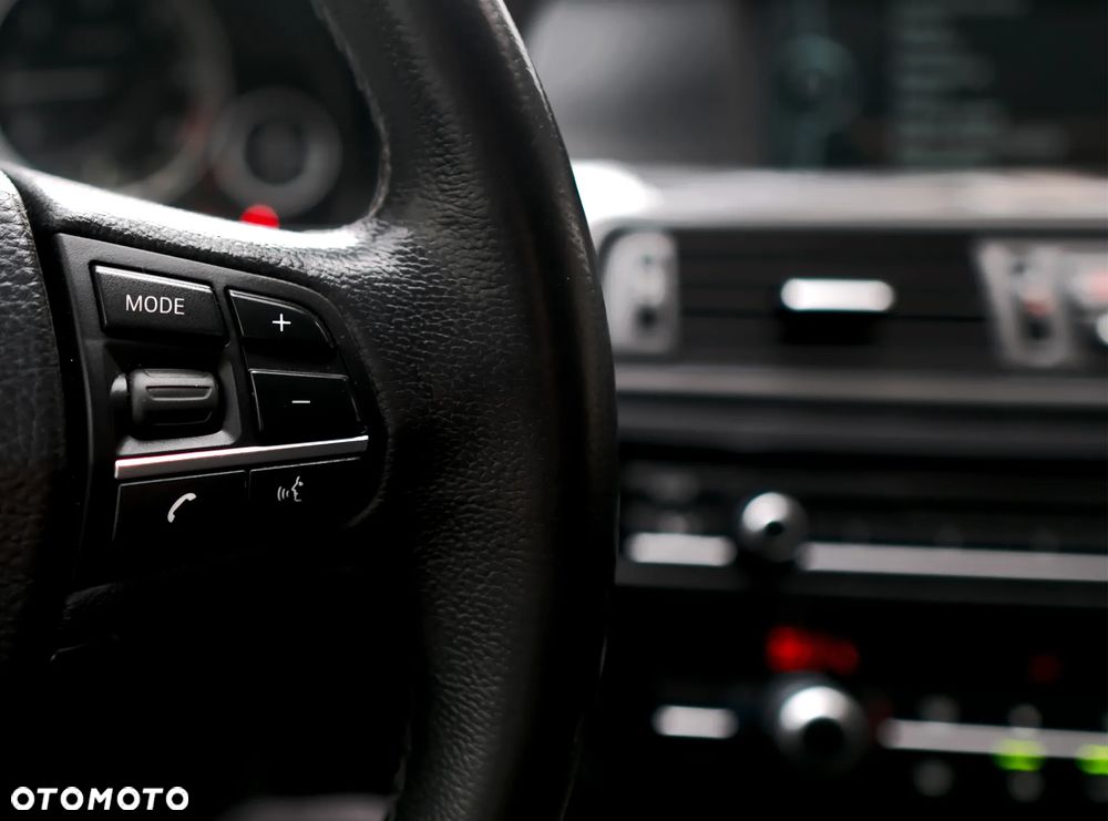 BMW Seria 5 520d - 32