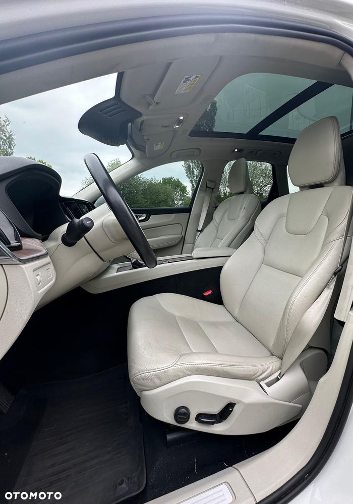 Volvo XC 60 T5 Momentum Pro - 9
