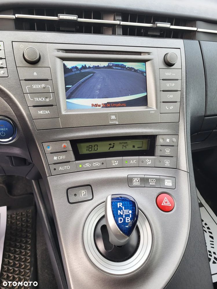 Toyota Prius (Hybrid) - 8