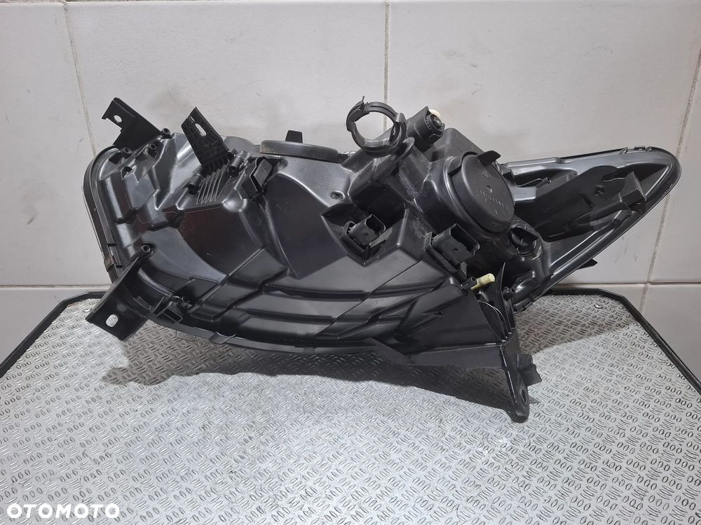 LAmpa reflektor prawy Renault Captur UK nr 260104476R - 5