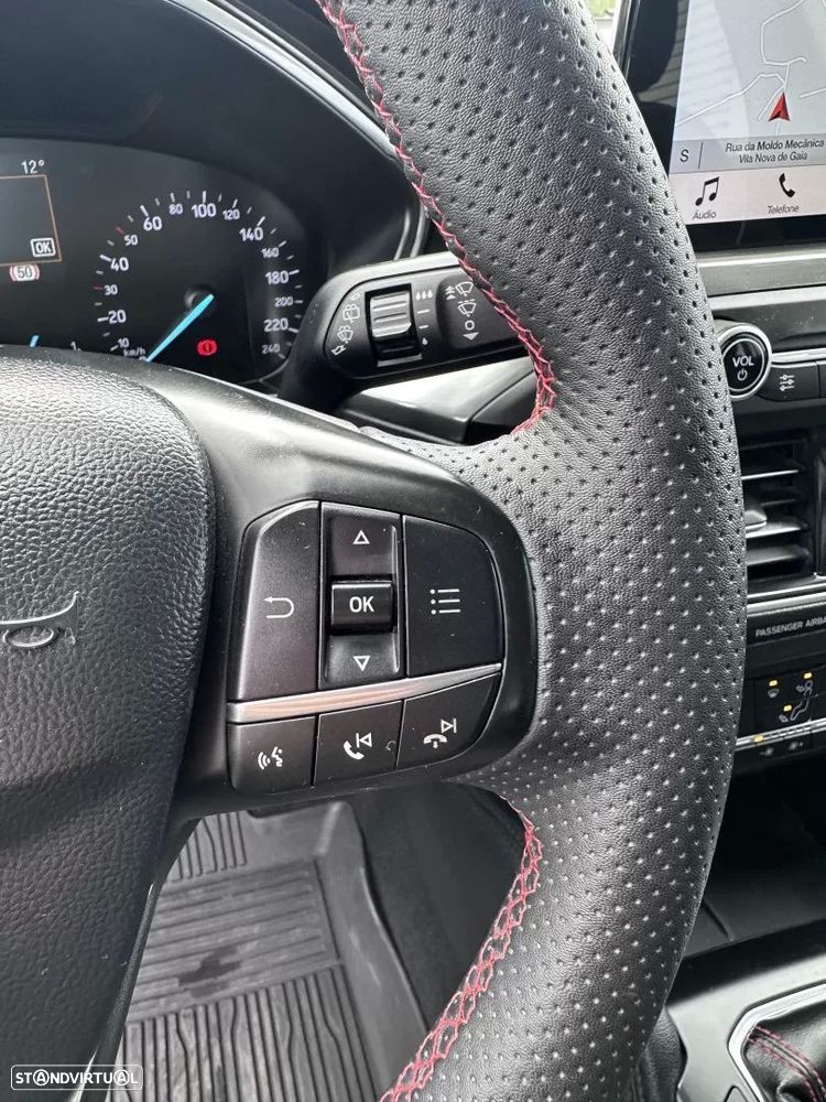 Ford Focus 1.0 EcoBoost S&S TITANIUM - 40