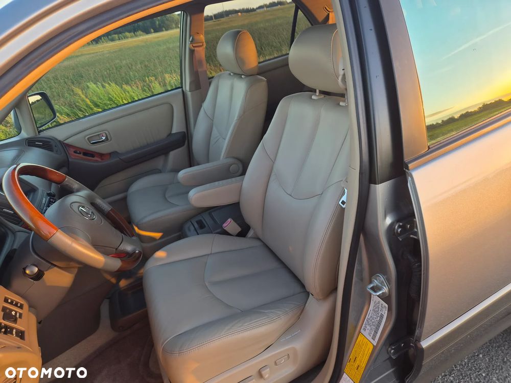 Lexus RX FWD - 25