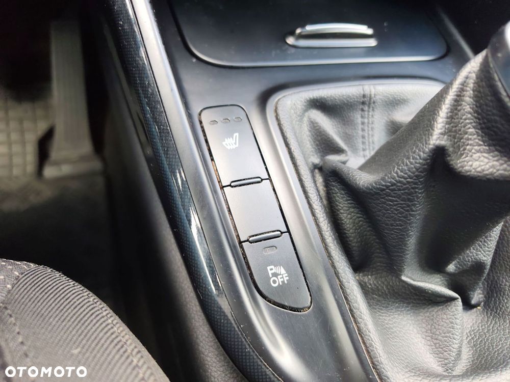 Kia Carens 1.7 CRDi L - 27