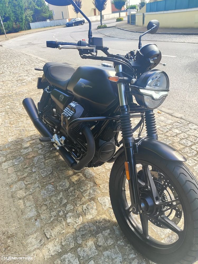 Moto Guzzi V7 Stone - 4