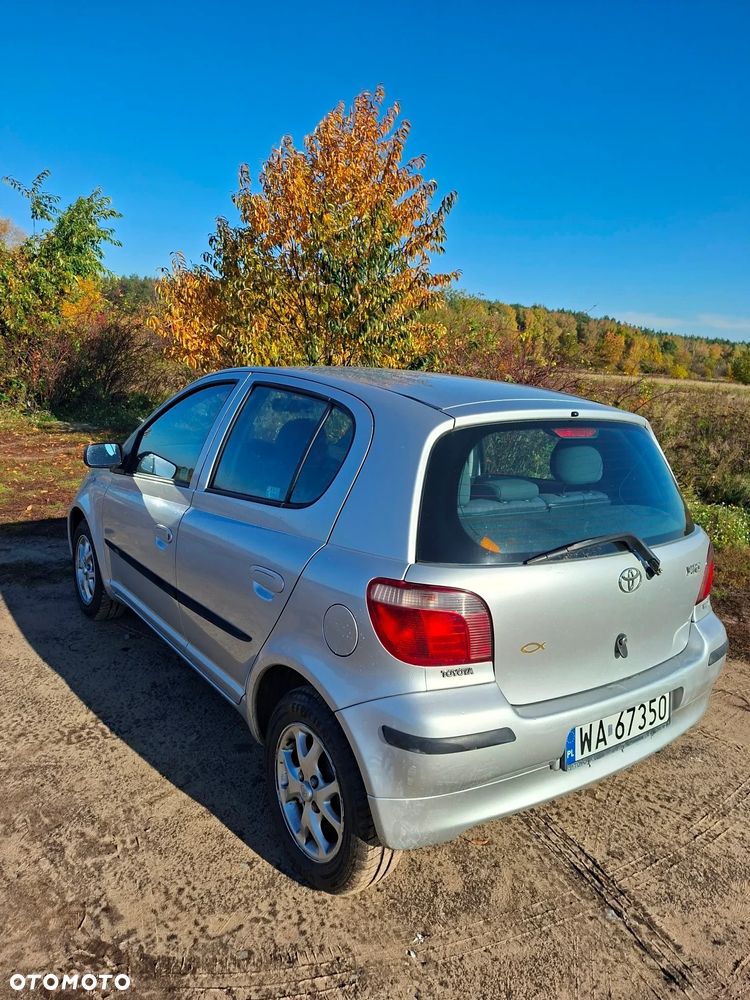 Toyota Yaris - 10