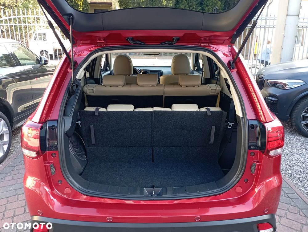 Mitsubishi Outlander 2.0 Intense + Navi 4WD CVT - 33