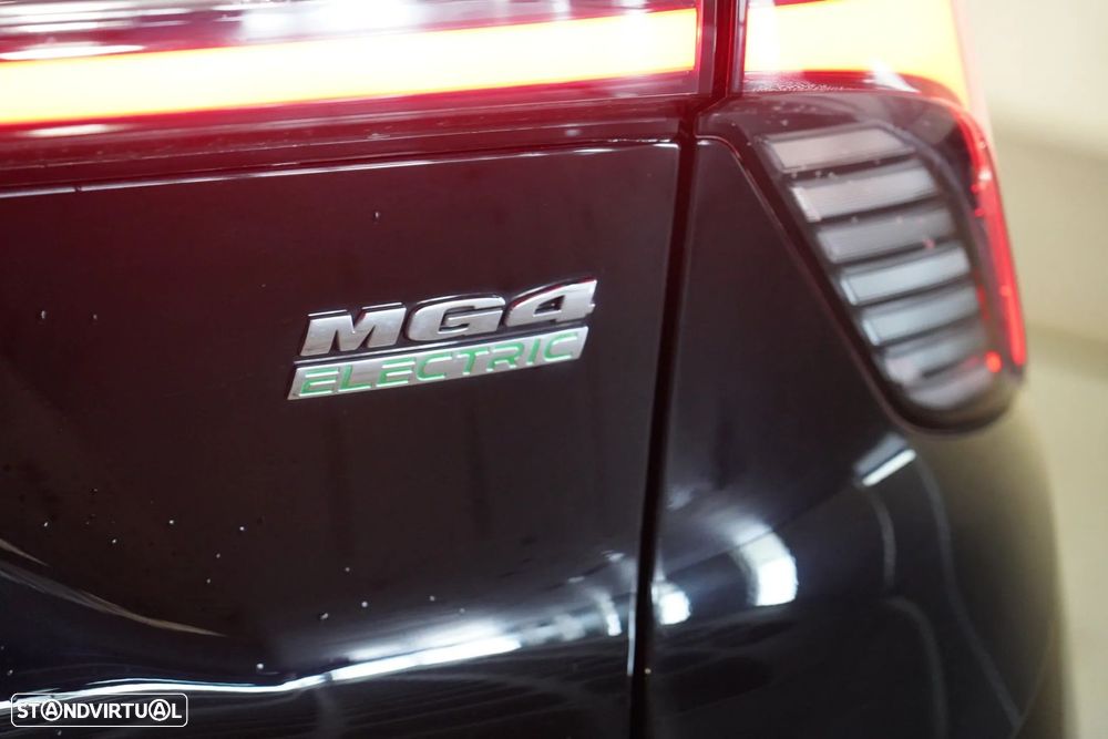 MG MG4 64 kWh Luxury - 37