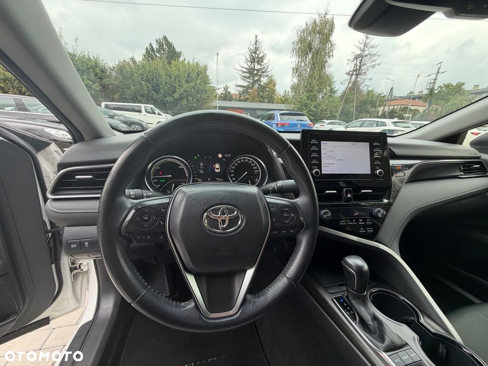 Toyota Camry 2.5 Hybrid Comfort CVT - 24