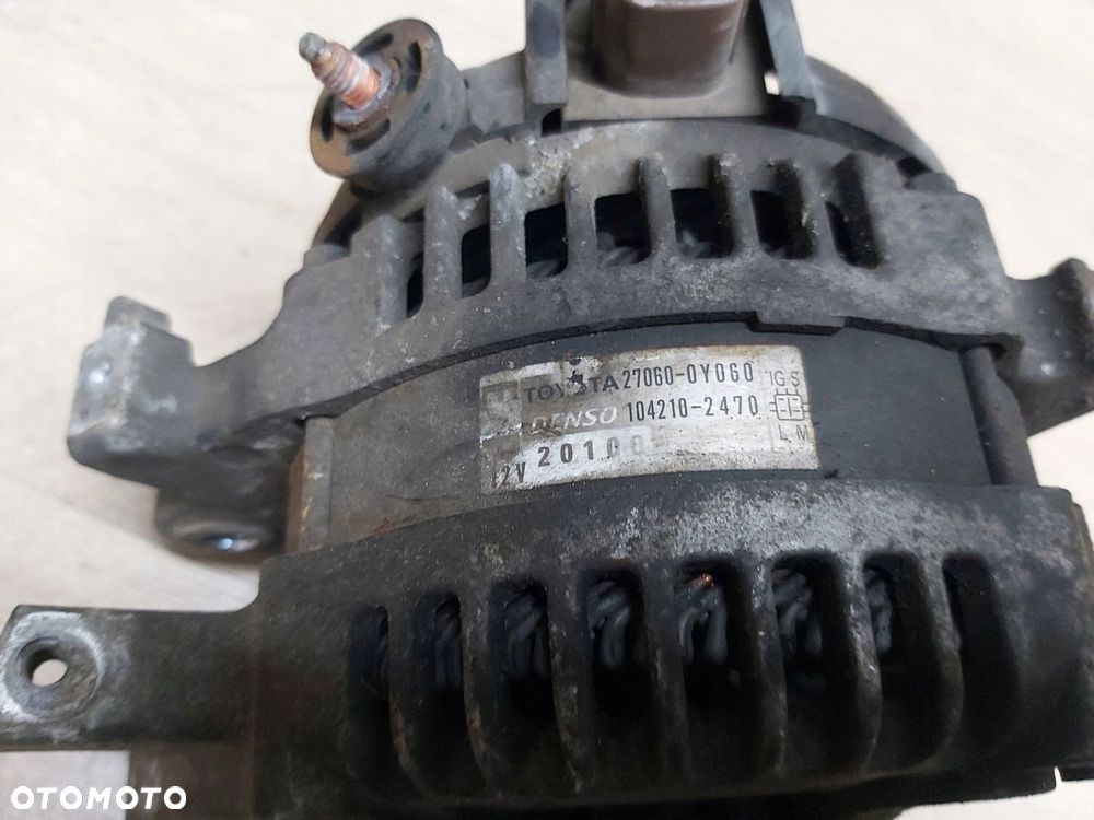 Toyota Yaris II 1,33 vvti alternator 09-11 rok 27060-0Y060 - 3