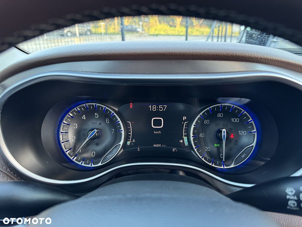 Chrysler Pacifica - 32