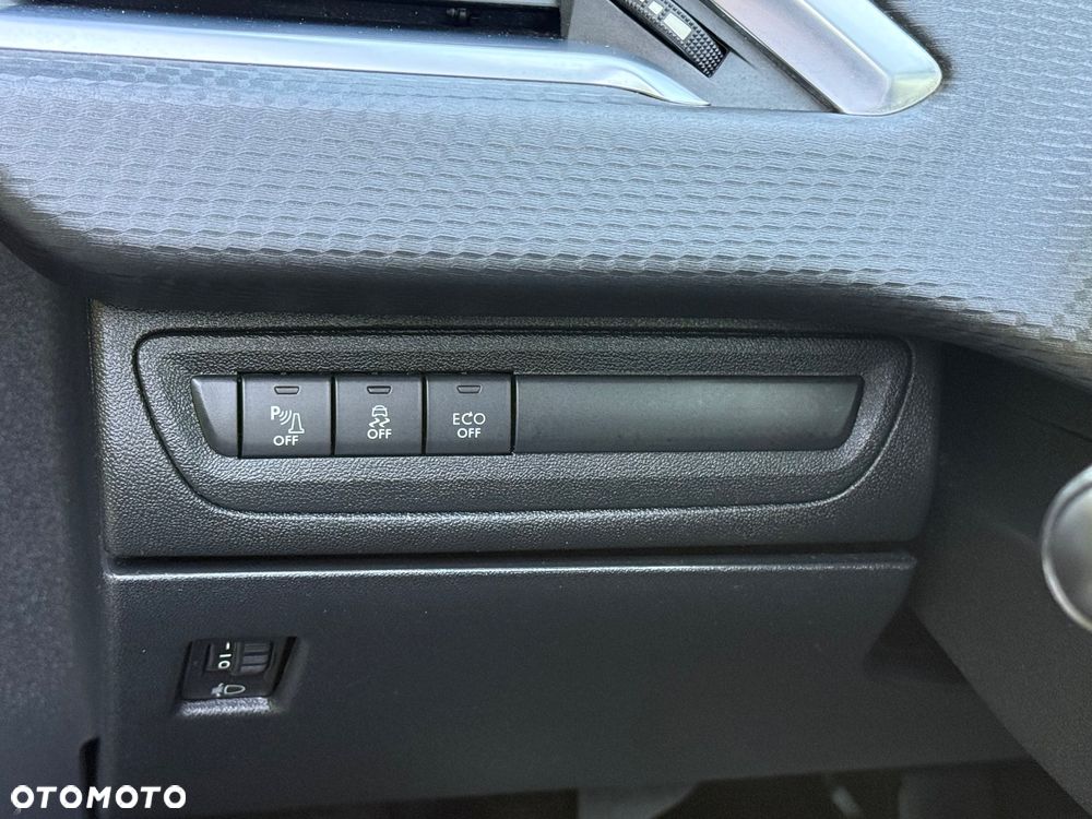 Peugeot 2008 BlueHDi 100 STOP & START Allure - 15