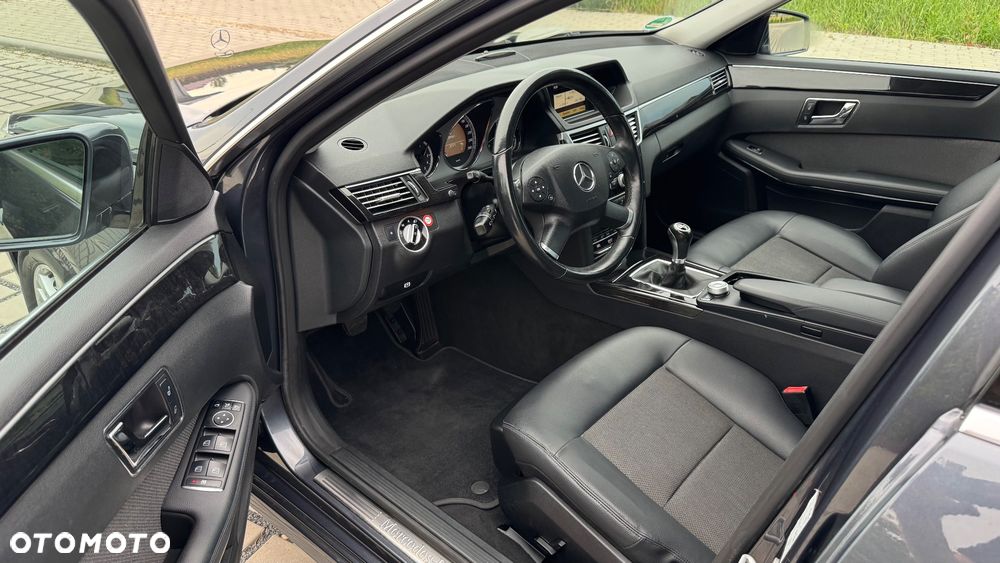 Mercedes-Benz Klasa E 200 CGI BlueEffICIENCY Avantgarde - 13
