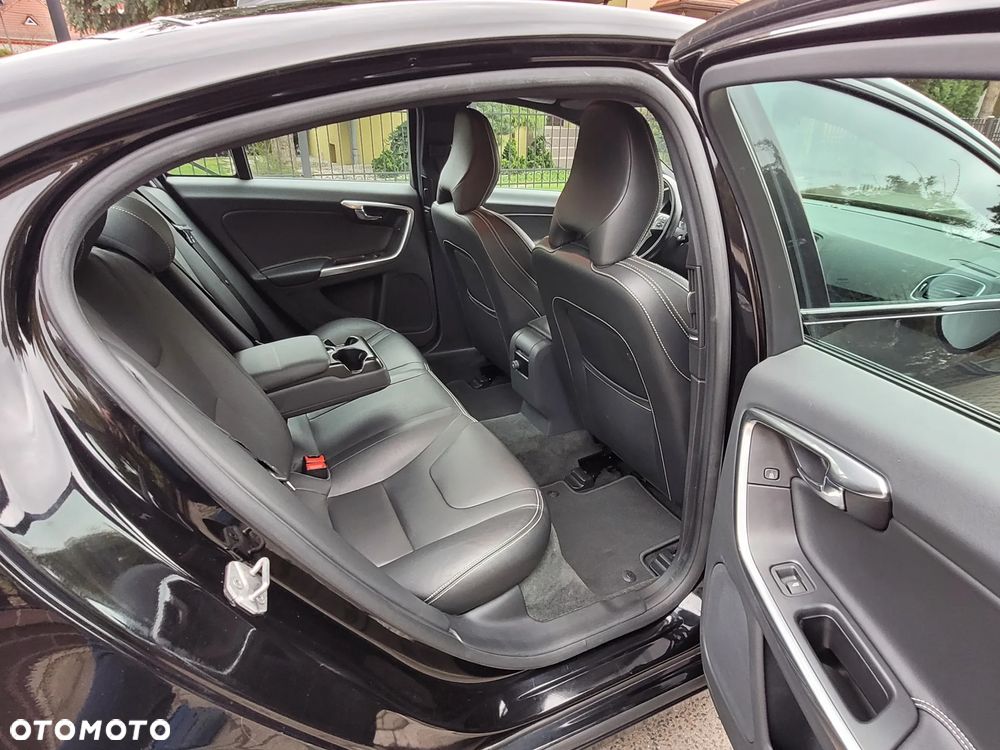 Volvo S60 D3 Linje Svart - 24
