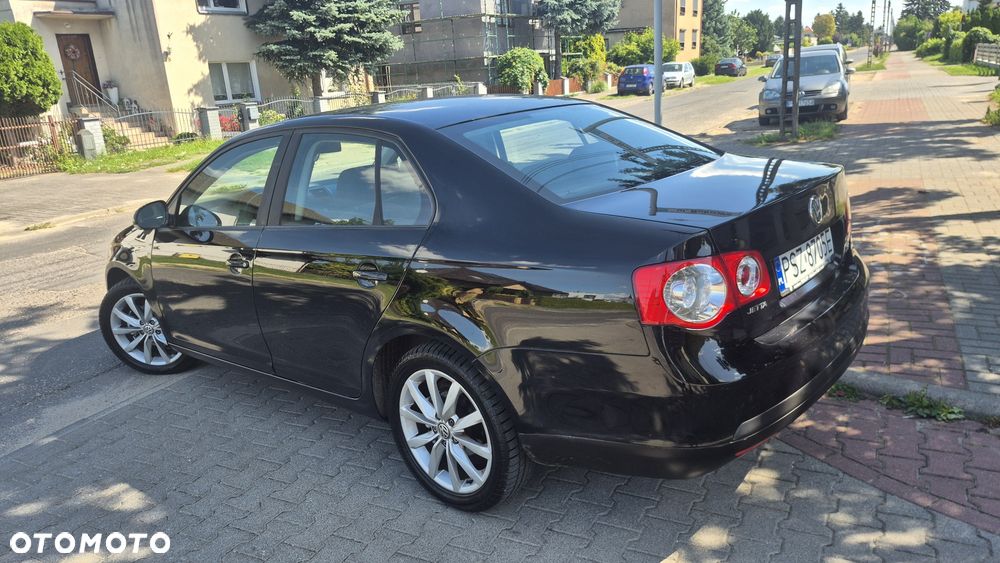 Volkswagen Jetta - 4