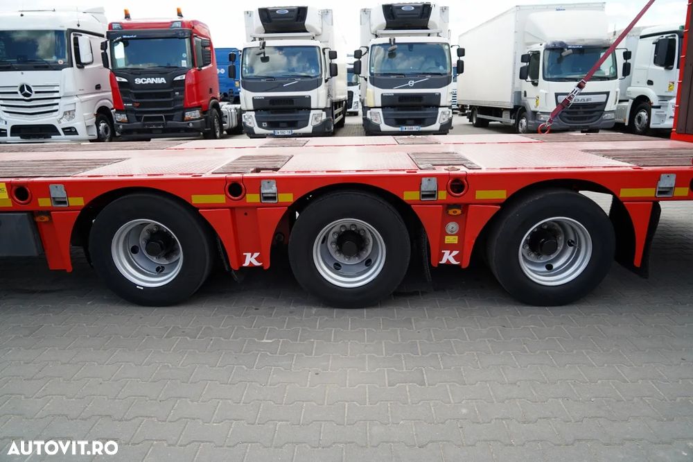 Kaessbohrer REMORCA KASSBOHRER CU BETON JOS / RAMPE HIDRAULICE / 3 AXE / LĂRGIRE - 30