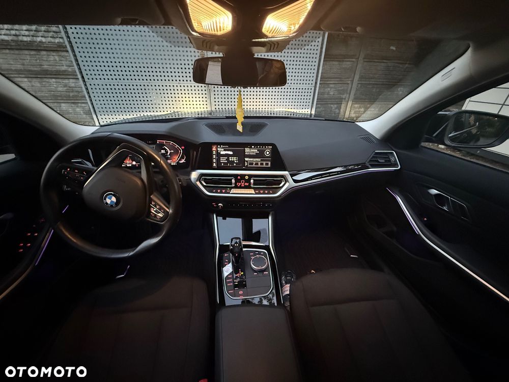 BMW Seria 3 320d - 12