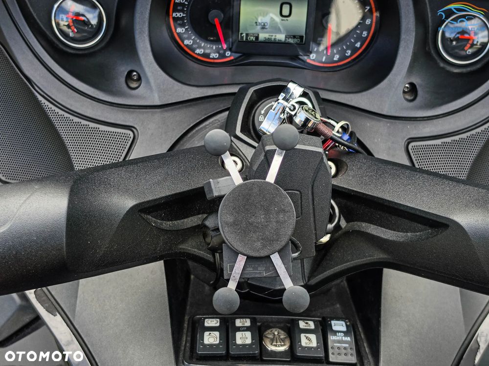 Can-Am Spyder - 30