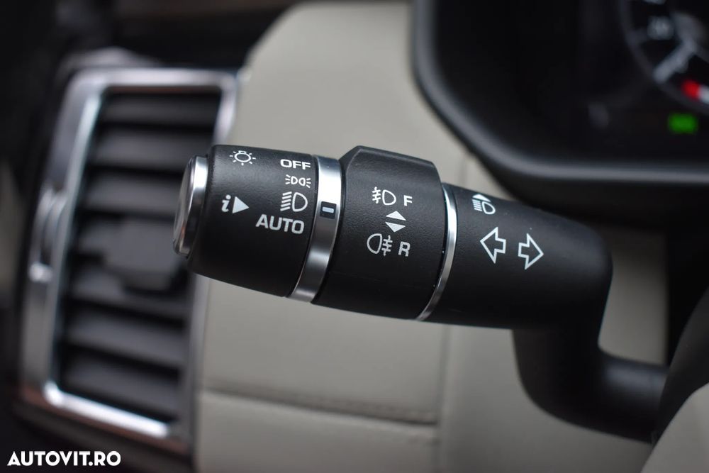 Land Rover Discovery 2.0 L SD4 HSE Luxury - 29