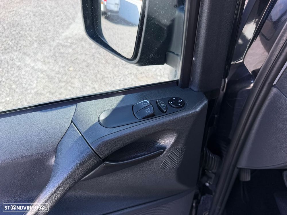 Mercedes-Benz Vito 5 LUGARES - 27