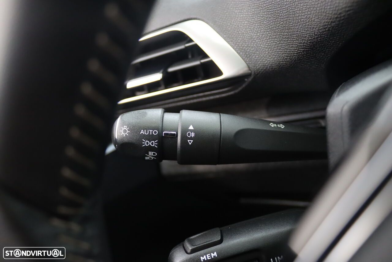 Peugeot 3008 1.2 PureTech Allure - 13