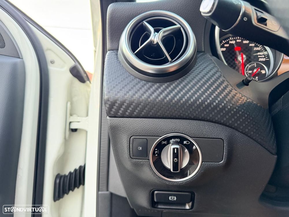 Mercedes-Benz A 180 d AMG Line - 30