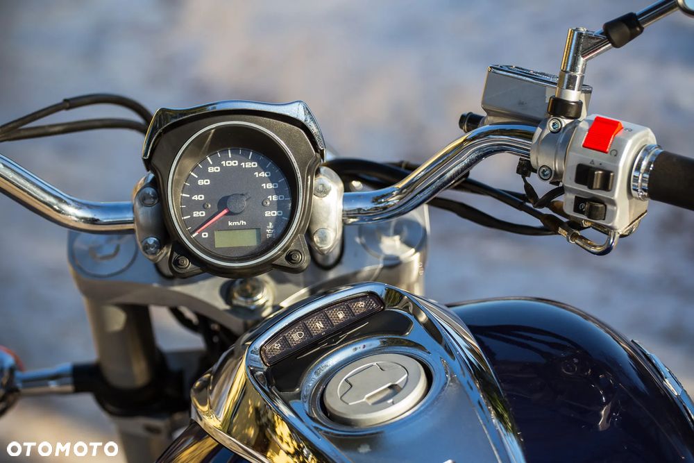 Suzuki Intruder - 21