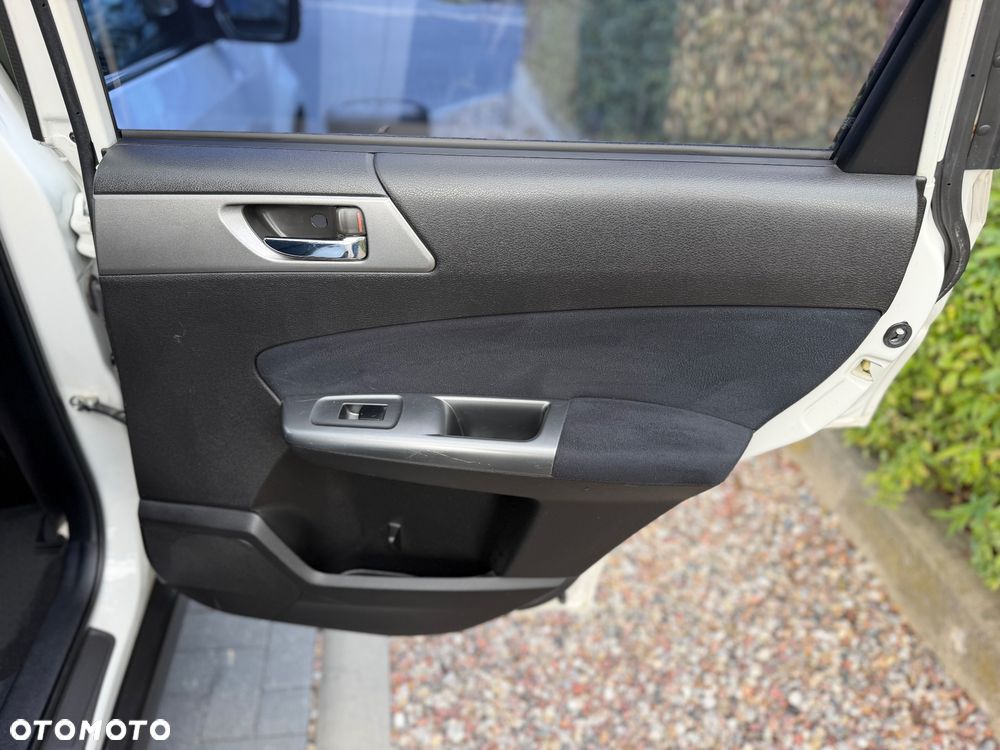 Subaru Forester 2.0X Exclusive - 36