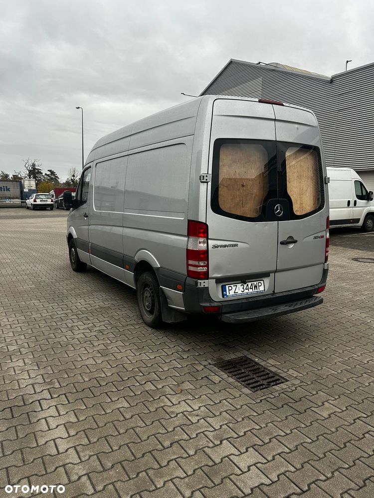 Mercedes-Benz Sprinter - 4