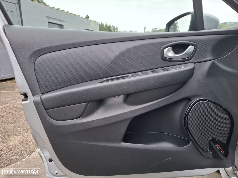 Renault Clio Sport Tourer 0.9 TCe GT Line - 42