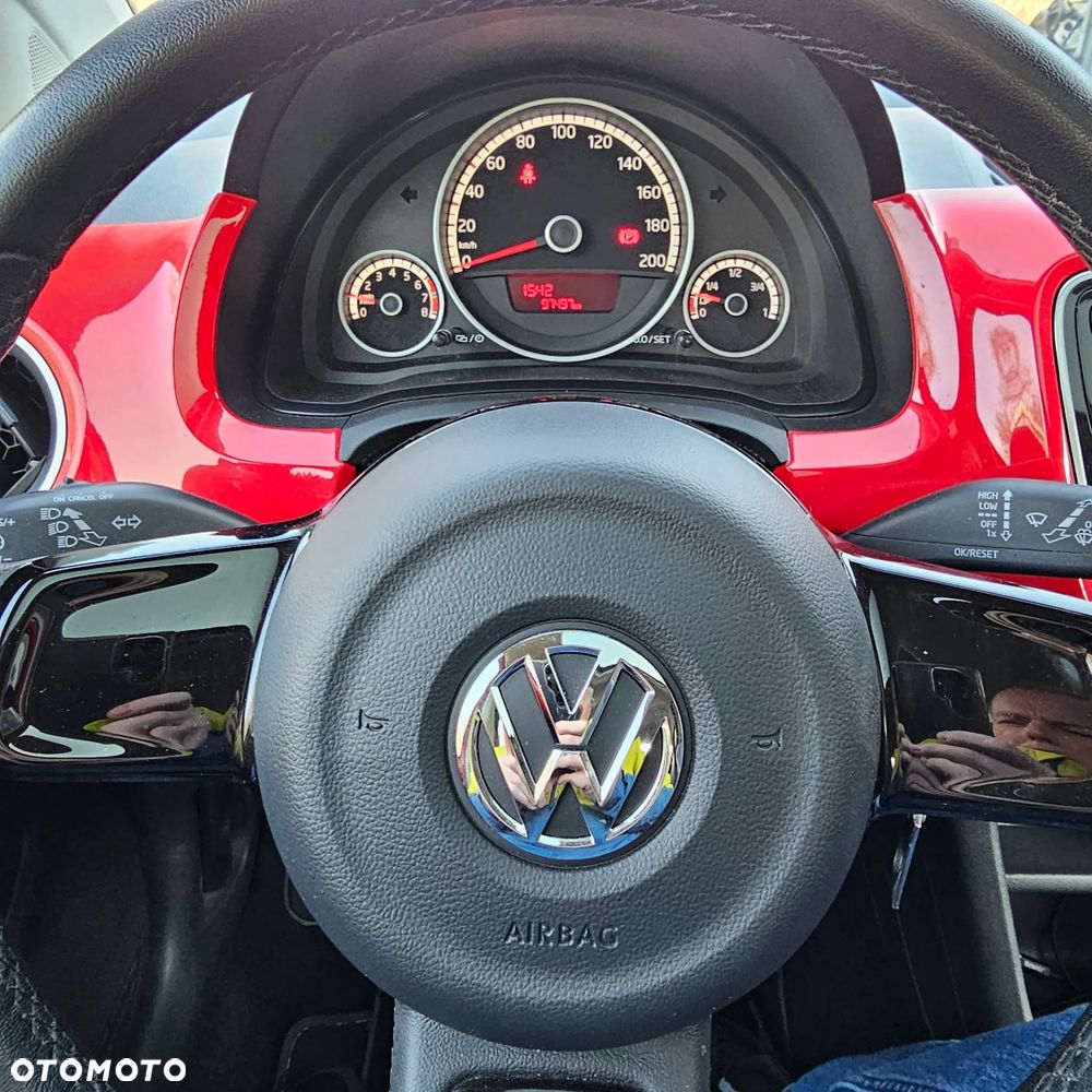 Volkswagen up! BlueMotion Technology colour fortana red - 7