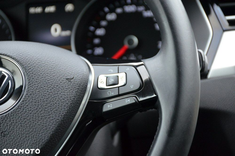 Volkswagen Passat - 31