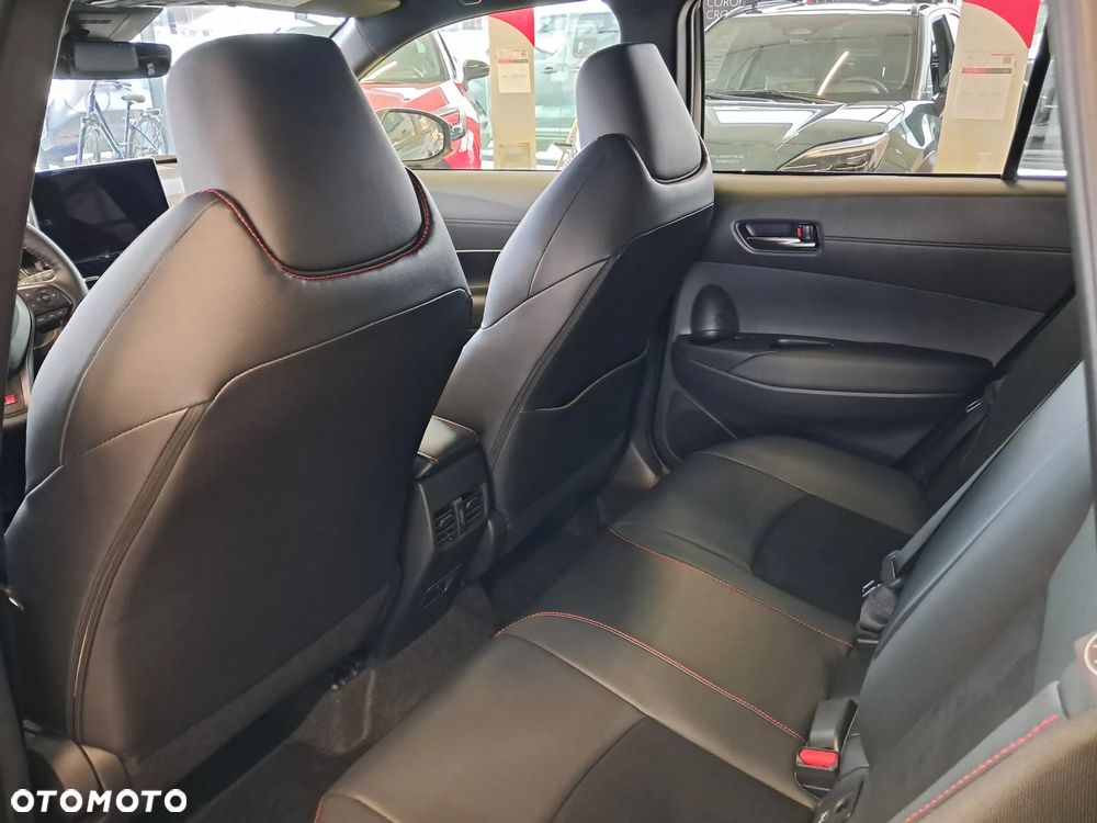 Toyota Corolla Cross 2.0 Hybrid GR Sport - 27