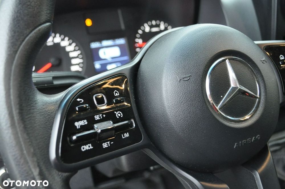 Mercedes-Benz Sprinter - 22